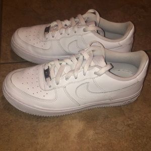 NIKE AIR FORCE 1
